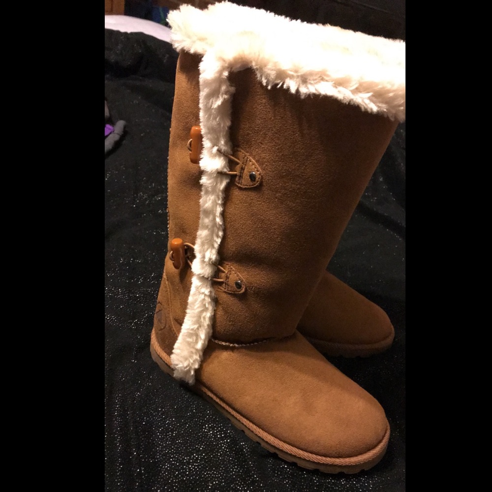 Warm fuzzy brown boots 💗
