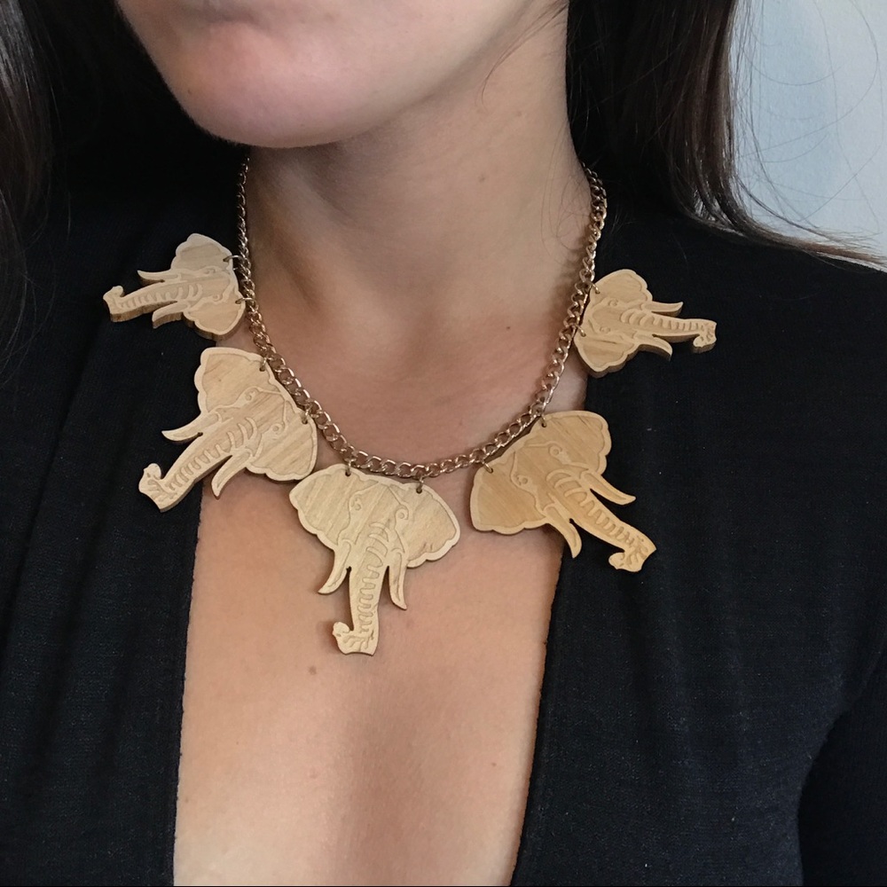 VTG Wood Carved Elephant Necklace