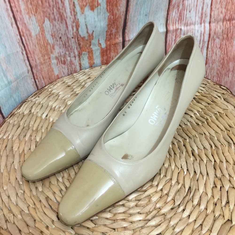 Salvatore Ferragamo women heel shoe 8B nude