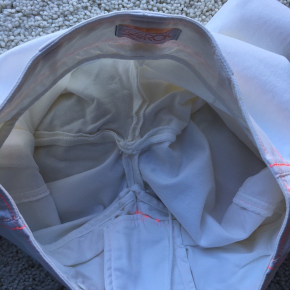 LaRok Pant.  Size 25 - Picture 7 of 7