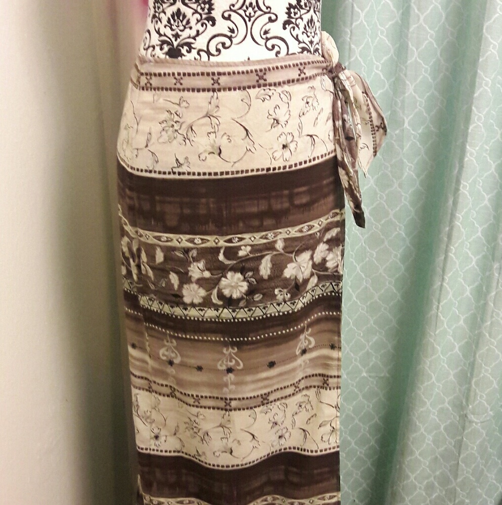 Beach skirt brown and white