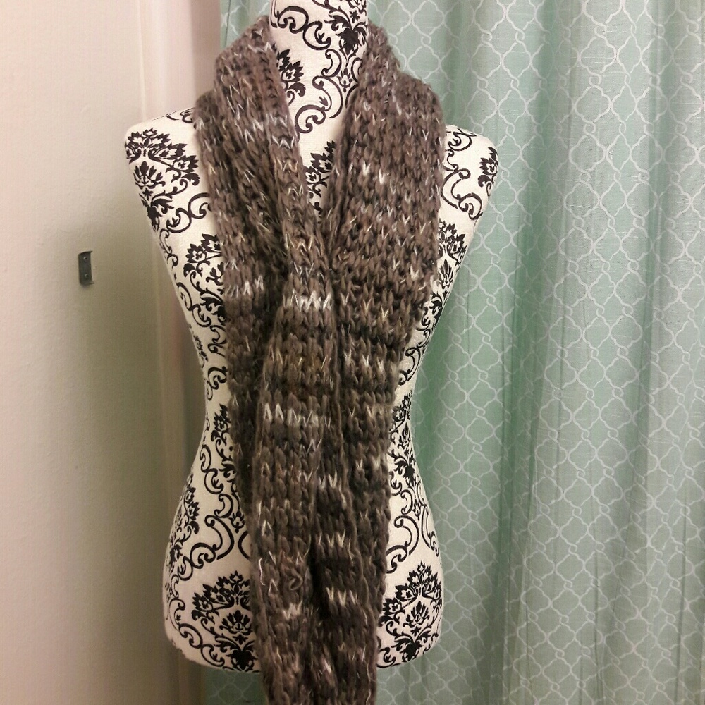 Beautiful kitten scarf