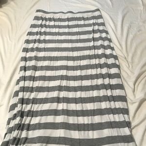 NY and Co maxi chevron Skirt. Only worn twice!