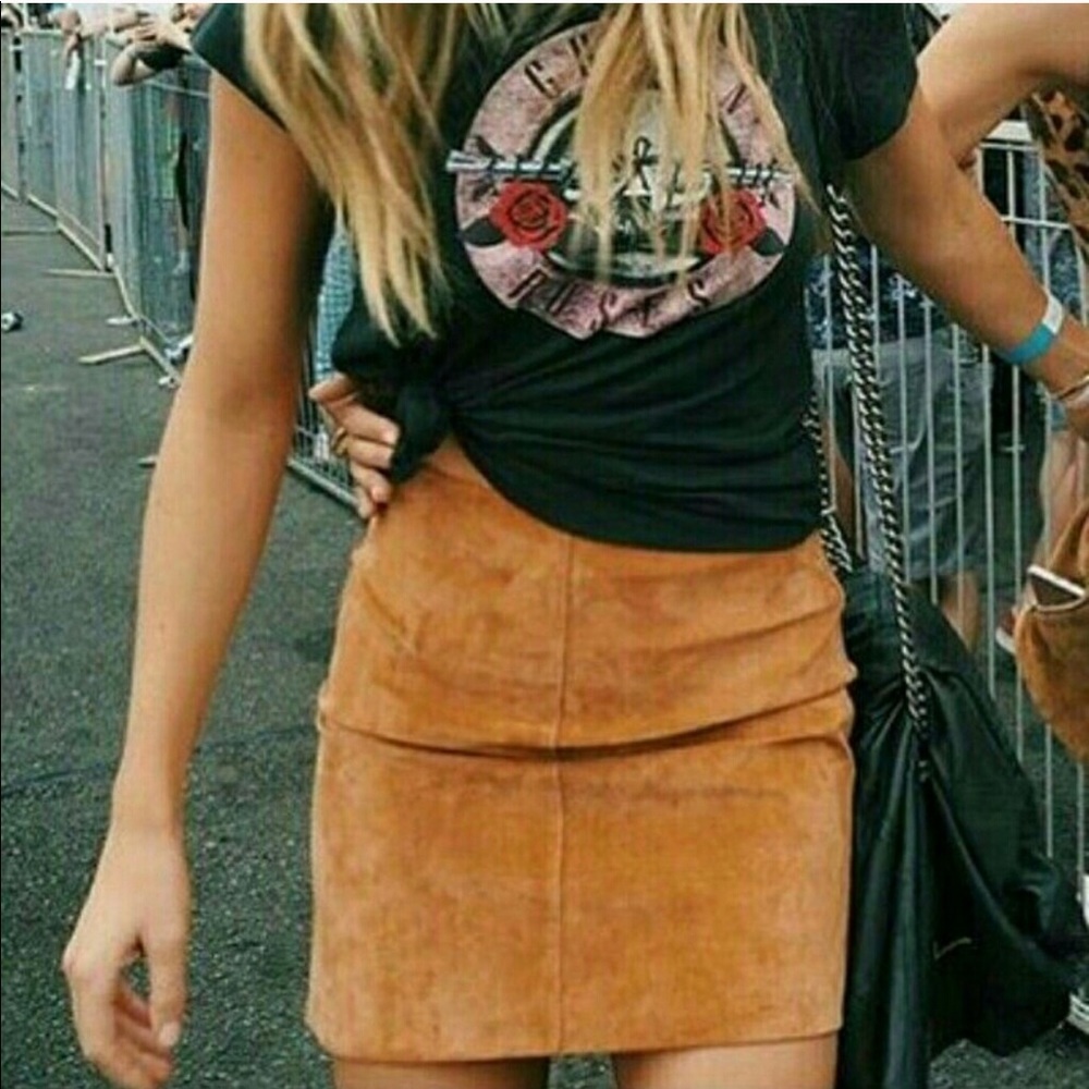 LOOKING FOR THIS SKIRT!!!