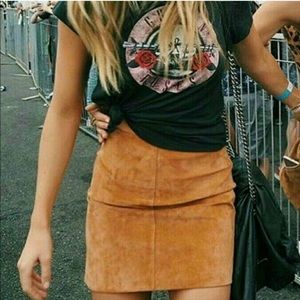 LOOKING FOR THIS SKIRT!!!