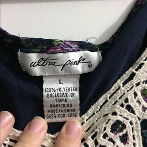 Size L floral top with lace