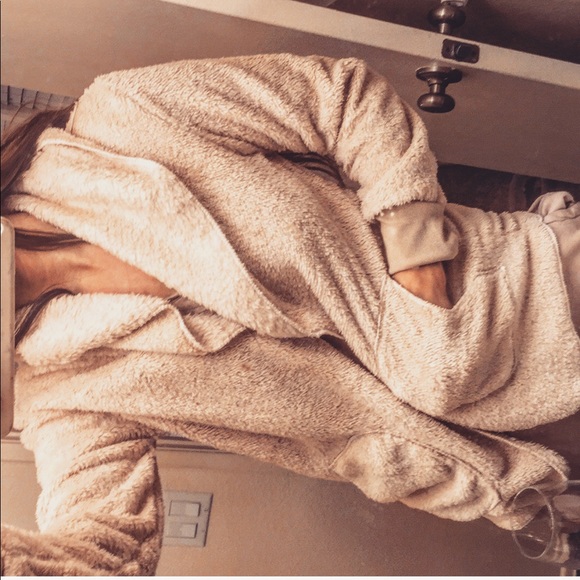 BRAND NEW SUPER CUTE FUZZY FAUX FUR FLEECE COAT - Picture 4 of 8