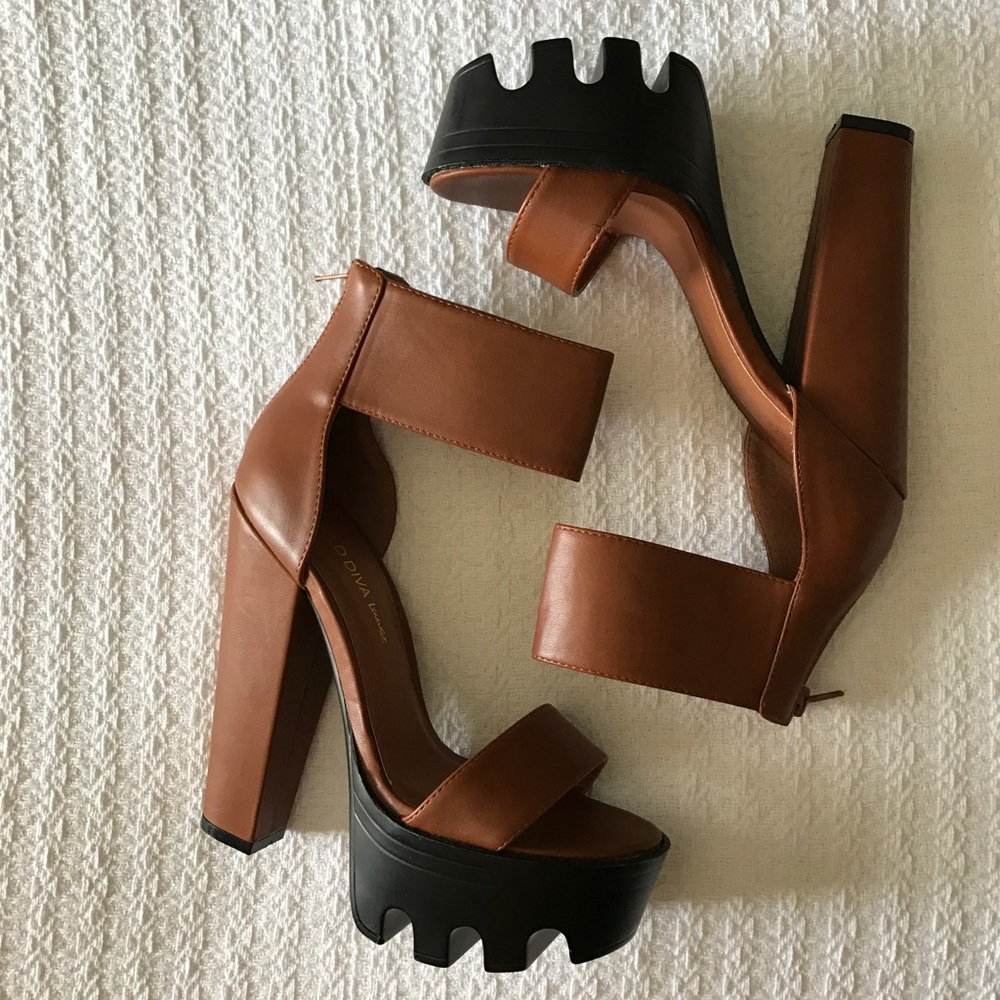 CHUNKY PLATFORM HEEL