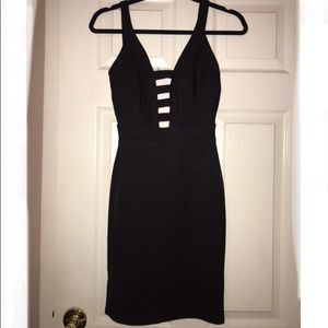 Black cocktail dress • form fitting!