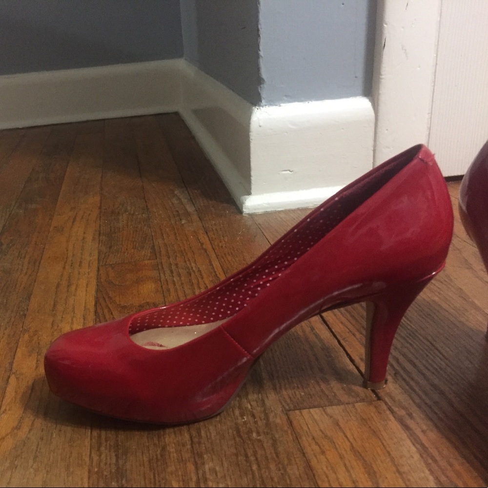 Heels - Picture 3 of 3