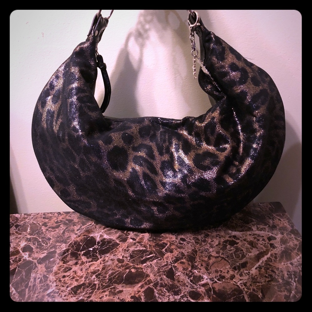 Leopard Mid sized shoulder bag