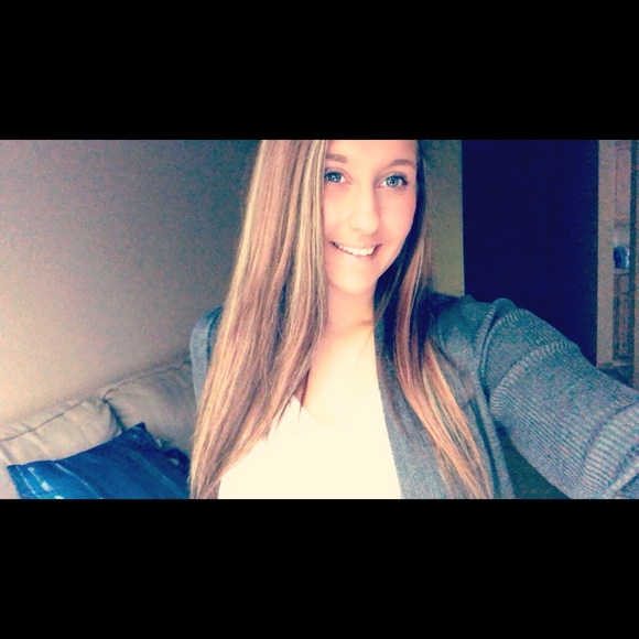 Meet your Posher, Corinna 💋🦉🌻🍍 - Picture 2 of 6