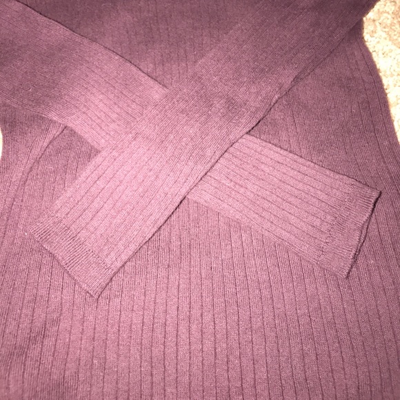 🎉FINAL SALE 🎉 Gap Ribbed Turtleneck in Plum - Picture 3 of 4