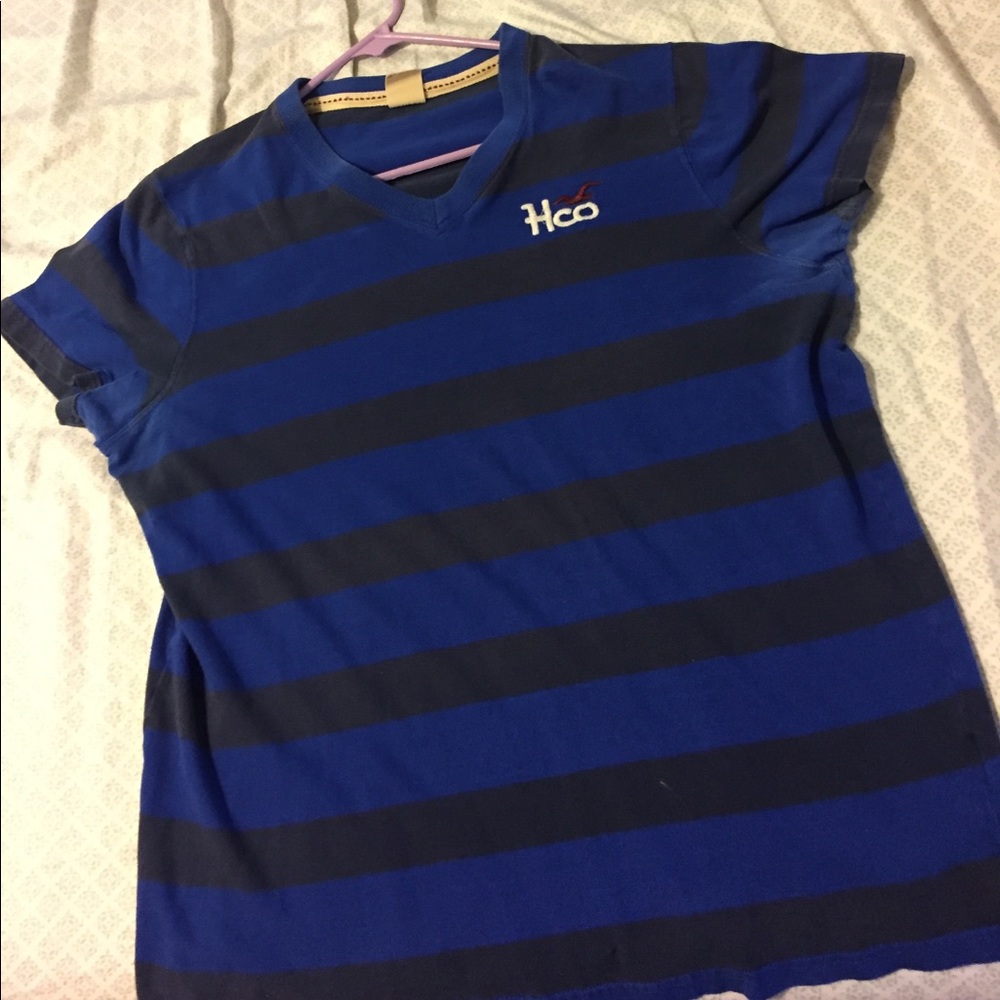V-neck Hollister T-shirt