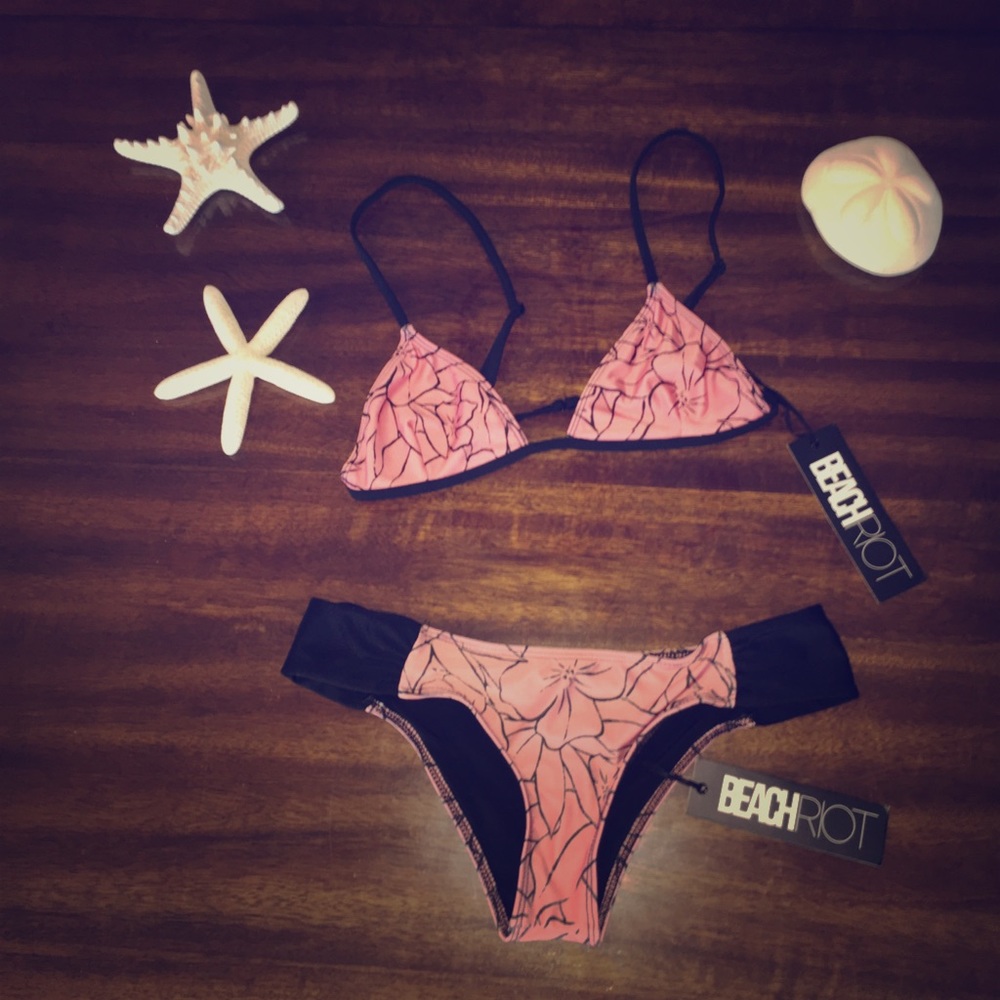Pink and black bikini set 👙