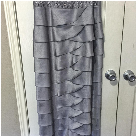 Jessica Howard Silver Ruffled Dress - Picture 6 of 6