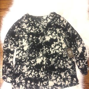 Vince Camuto blouse size large black and white