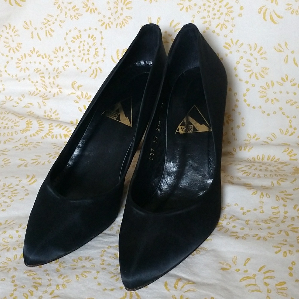 90s Black Classic Pump Amour by Pepe Jimenez