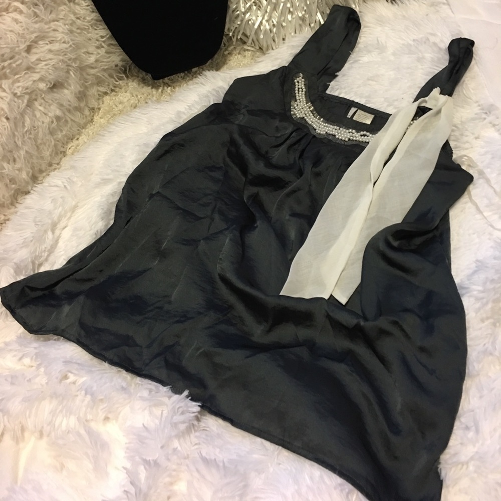 🇺🇸Lilly Lou M Embellished tank top