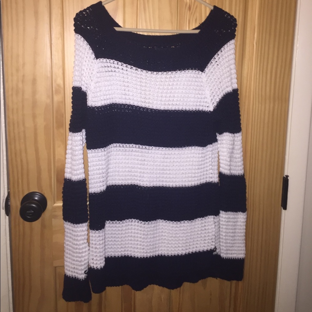 NEVER WORN American eagle begging sweater