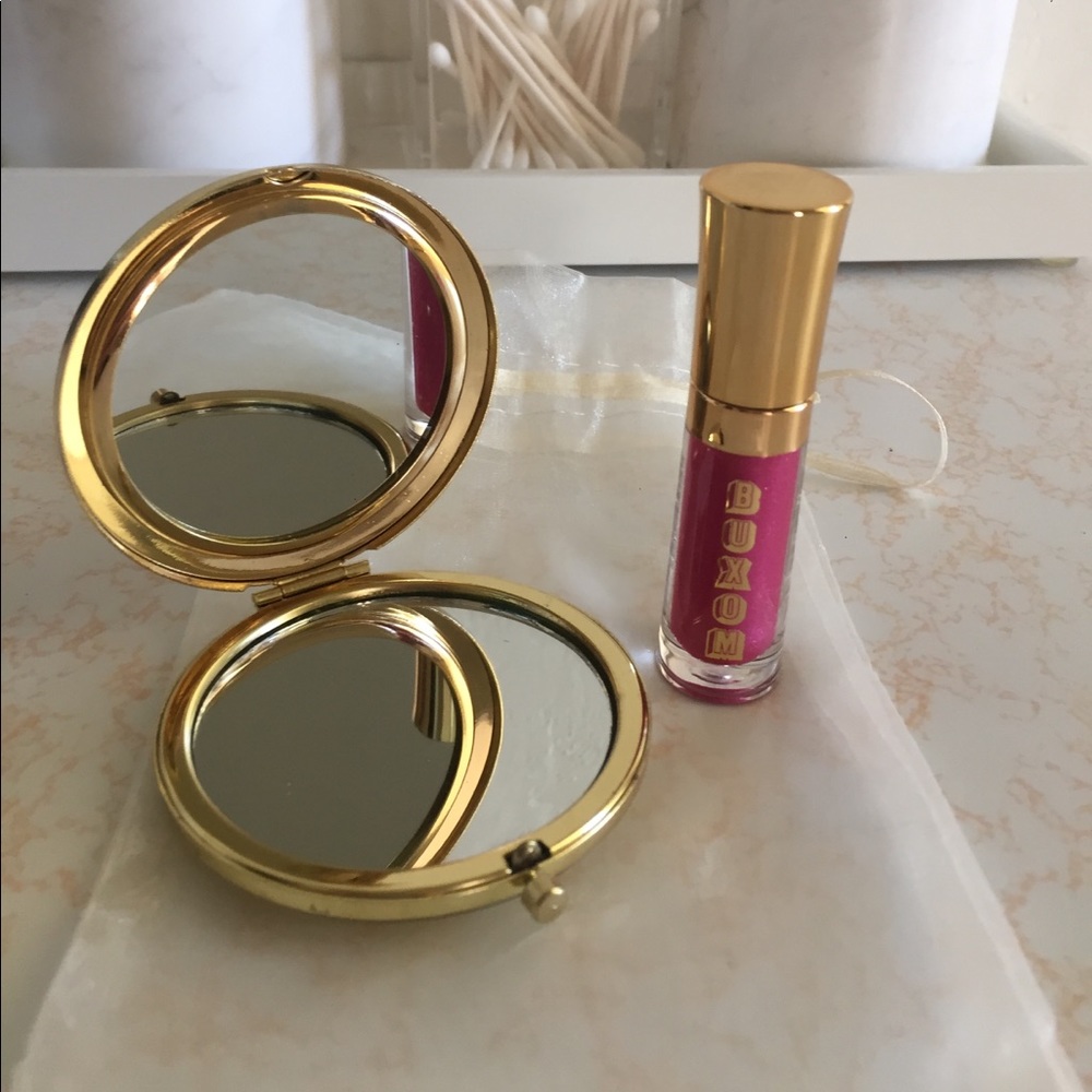 SALE 🔥 Compact and lipgloss kit