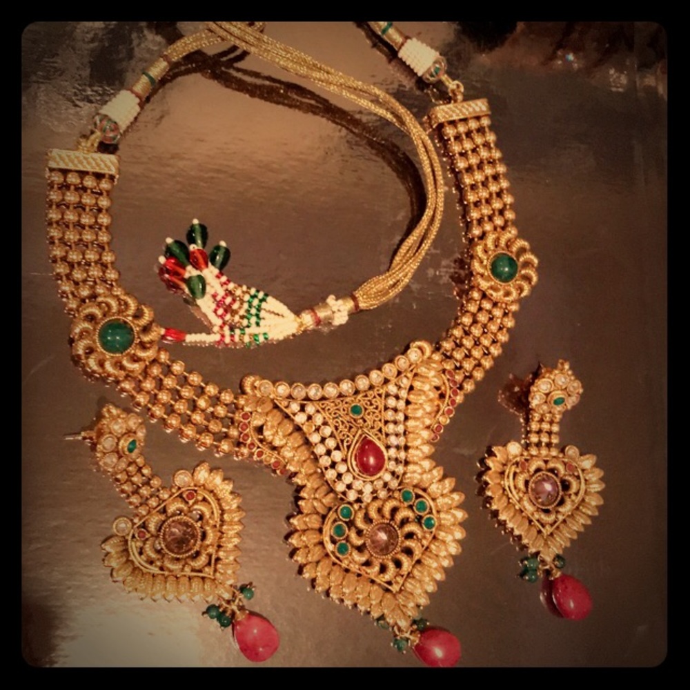 Indian bridal necklace with earrings