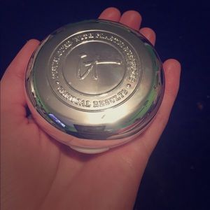 IT Cosmetics Solid Serum foundation. Shade: medium