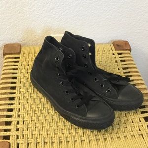 Converse size 7 women’s