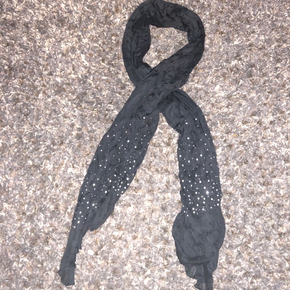 Black scarf diamond detail on bottom
