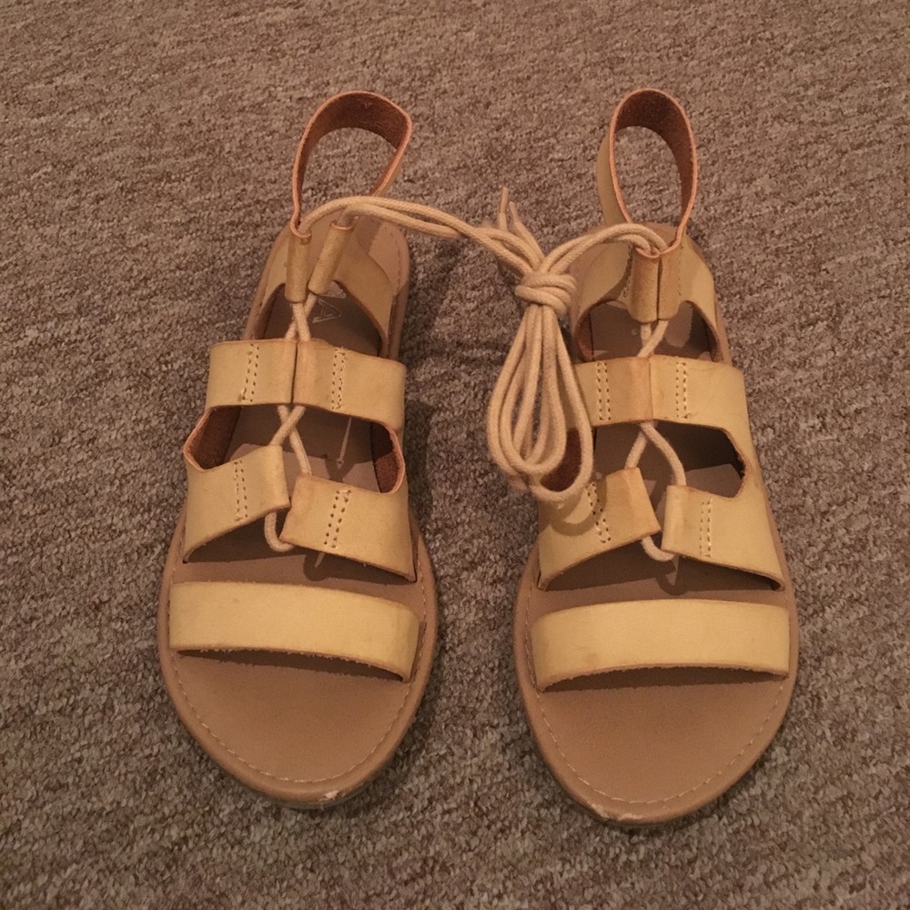 Gladiator sandals bone yellow w lace tie up