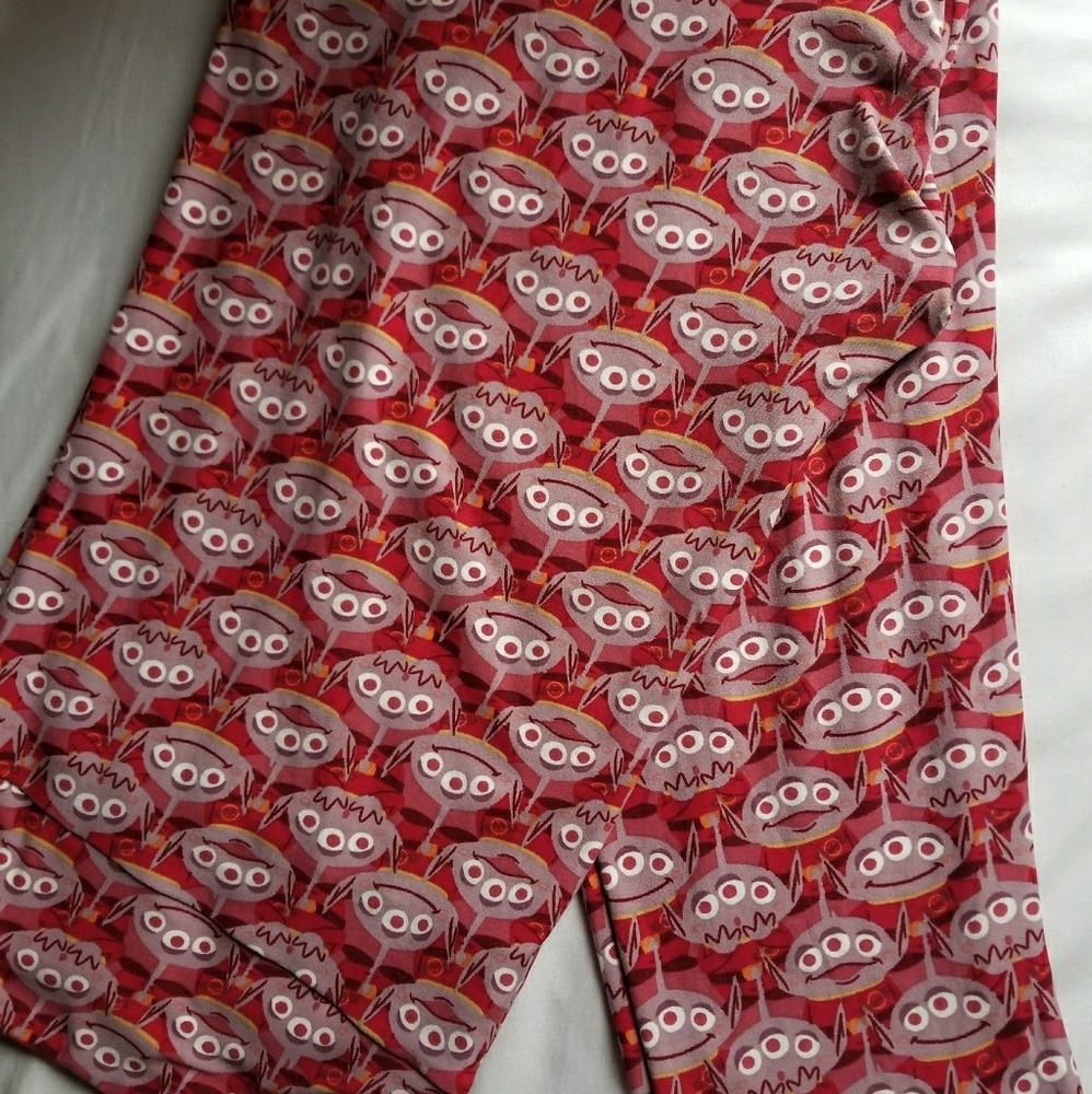 TC2 Lularoe Disney Aliens leggings