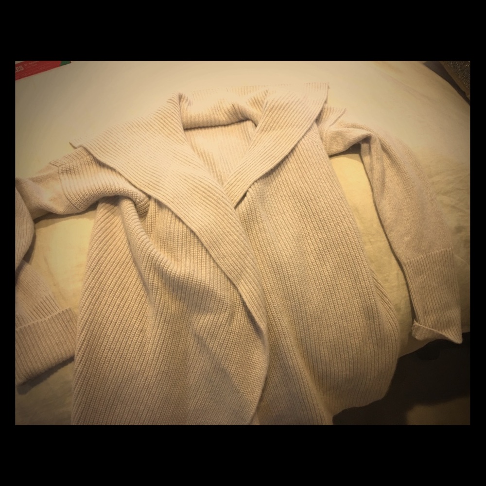 Gorgeous Banana Republic cashmere cardigan