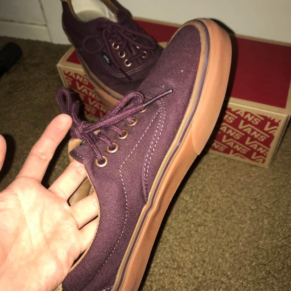 Maroon vans - Picture 4 of 4