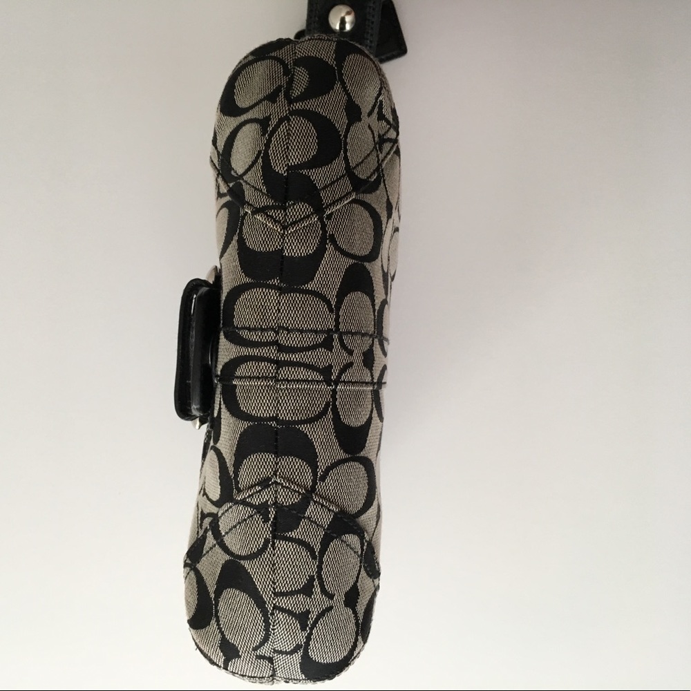 {Coach} Signature Buckle Flap - Picture 4 of 8