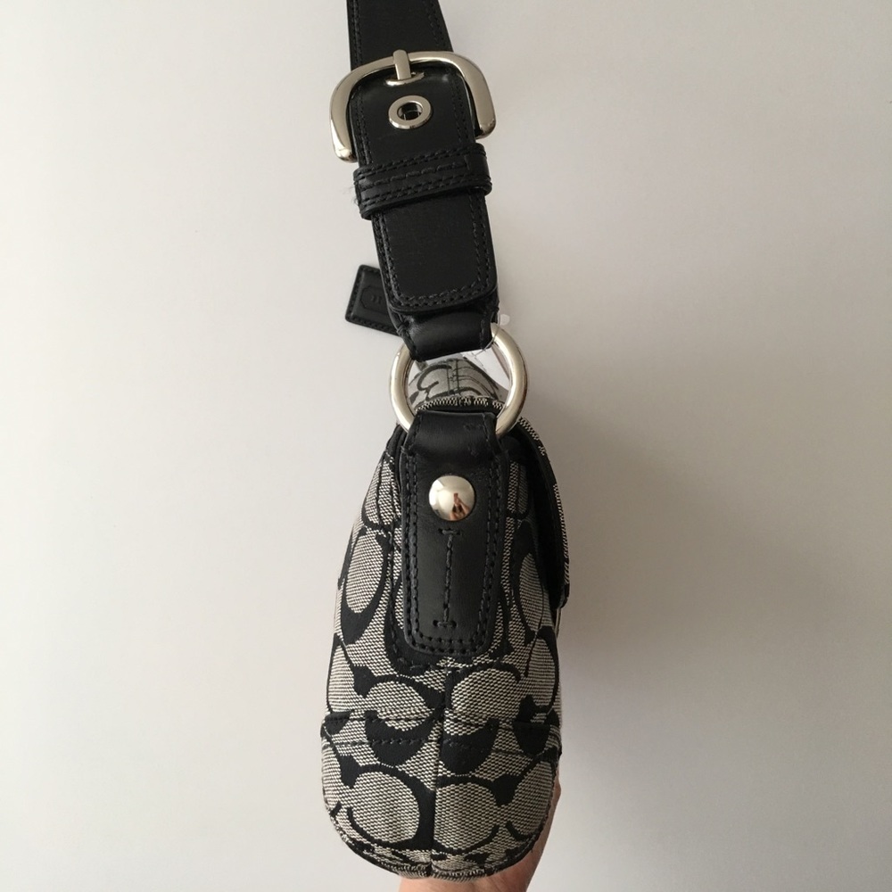 {Coach} Signature Buckle Flap - Picture 5 of 8