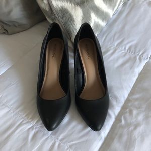 Black Pumps