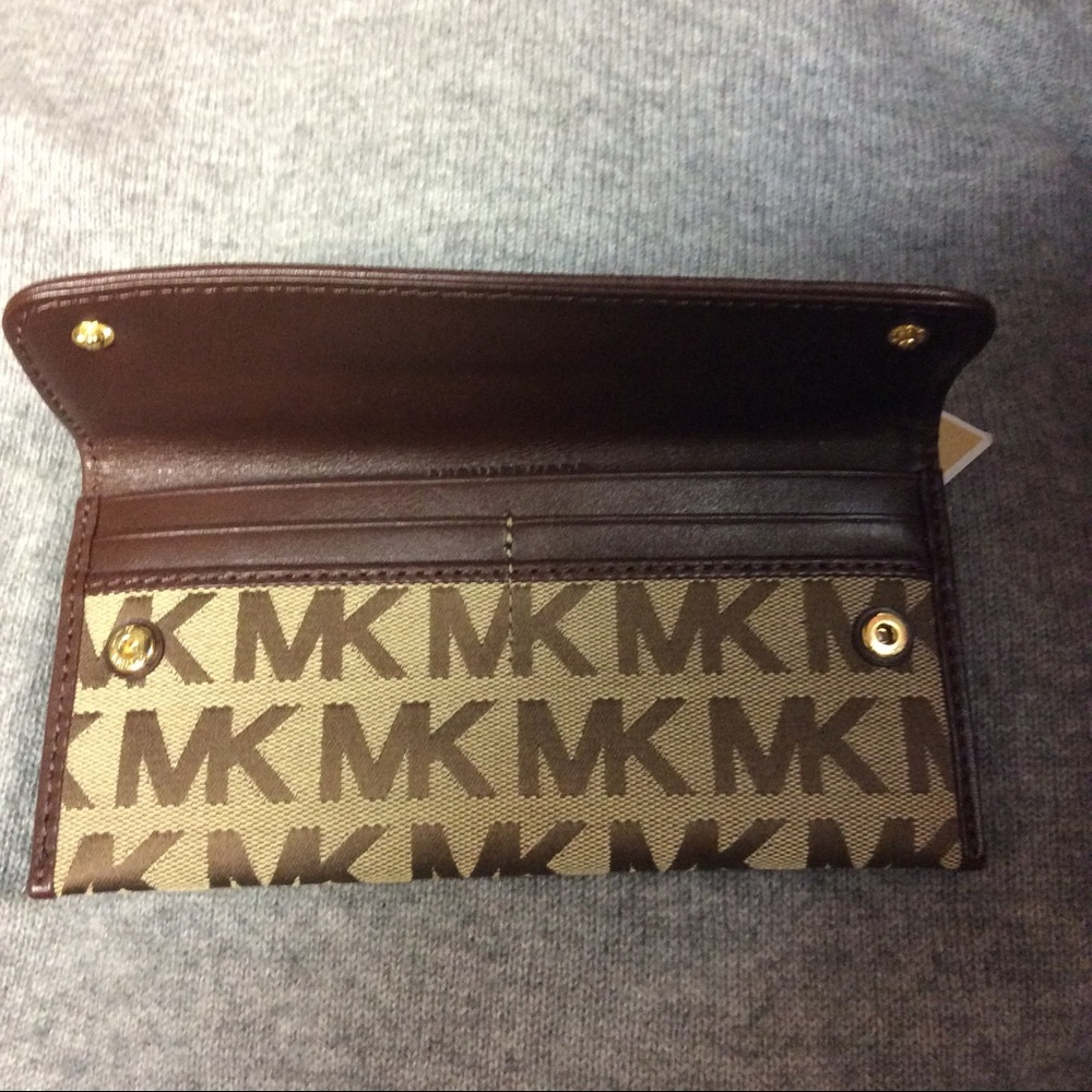 NEW!! Michael Kors Austin Wallet - Picture 3 of 5