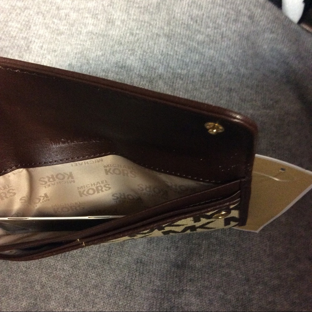 NEW!! Michael Kors Austin Wallet - Picture 4 of 5