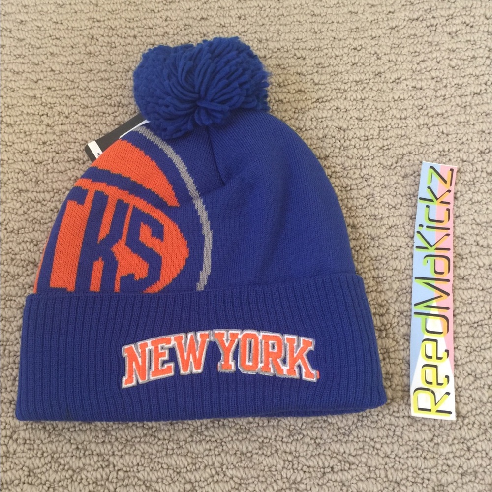 Adidas knit pom beanie hat new york knicks