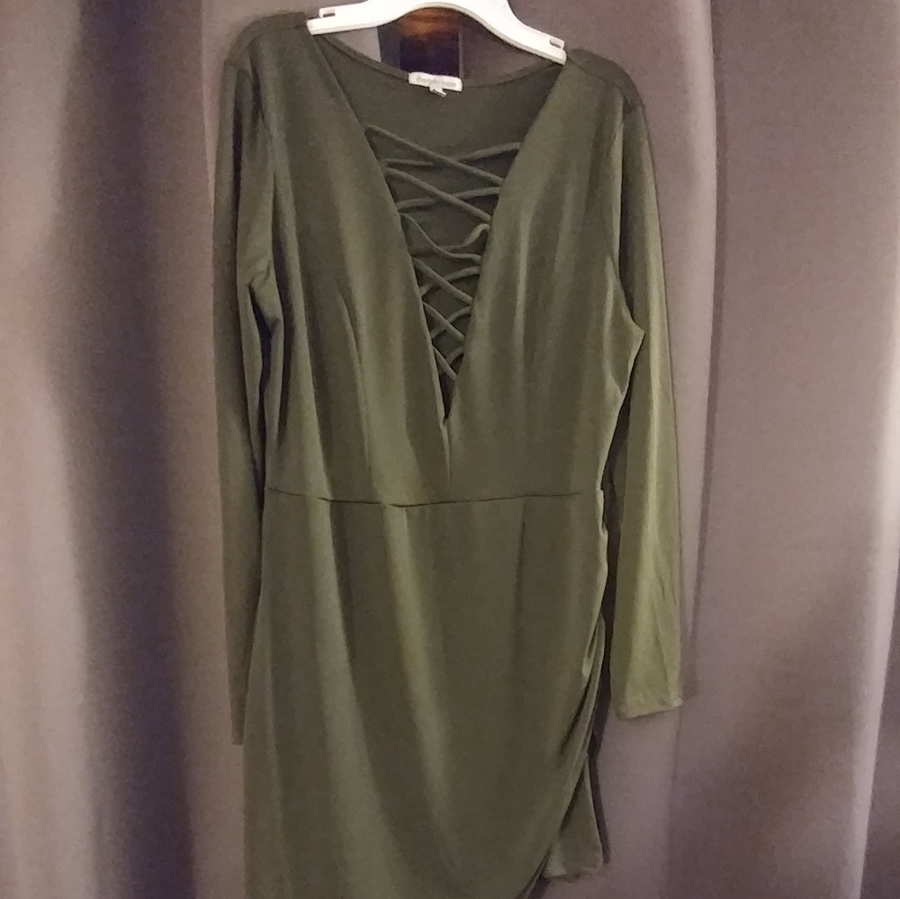 Dress - Picture 2 of 4