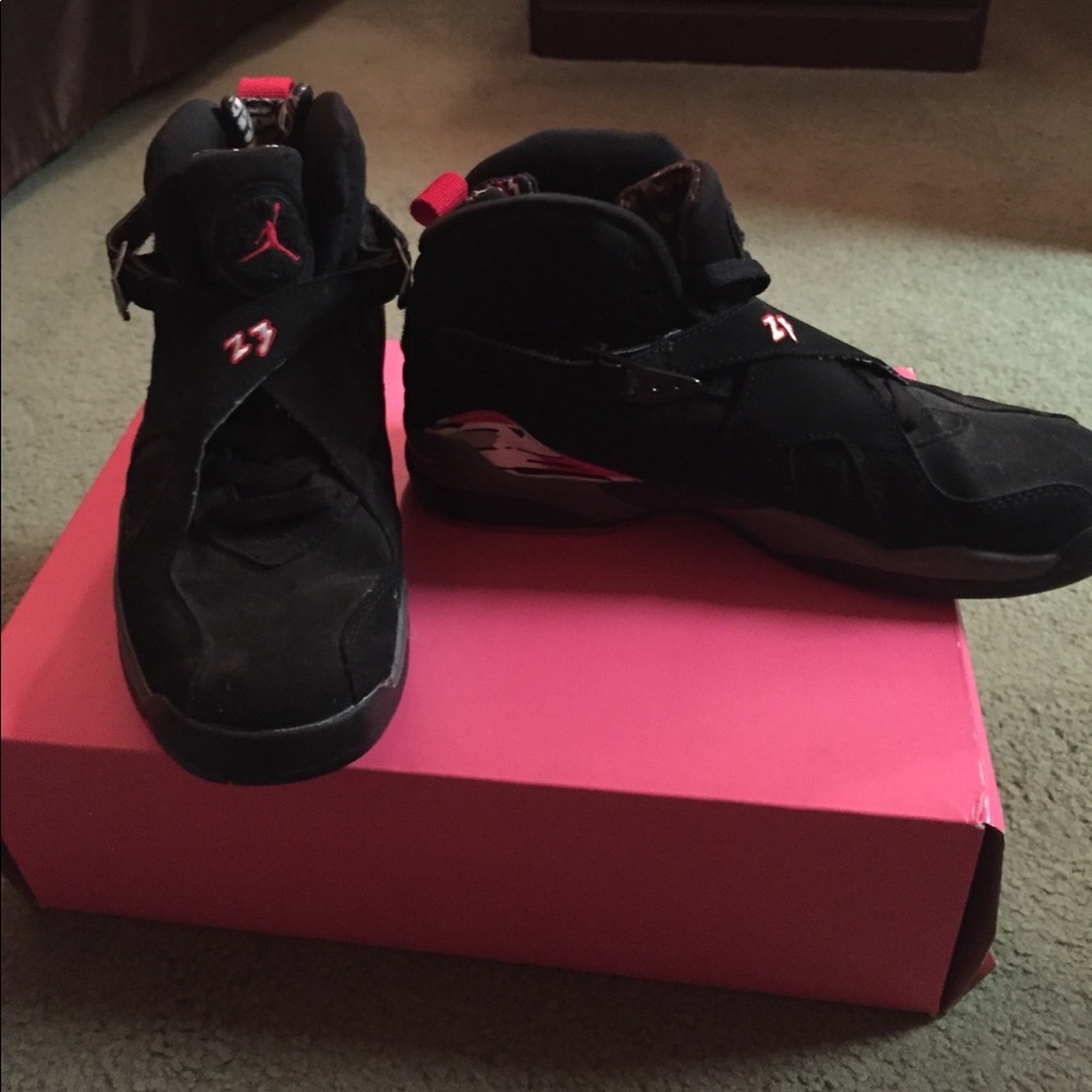 Air Jorden Sneakers - Picture 2 of 2