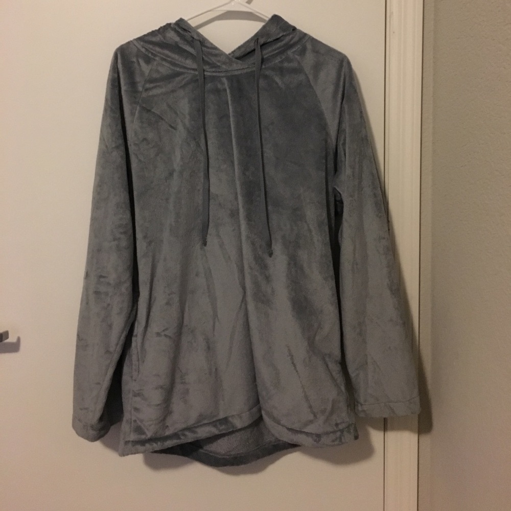 Shimera gray fleece pullover sweater