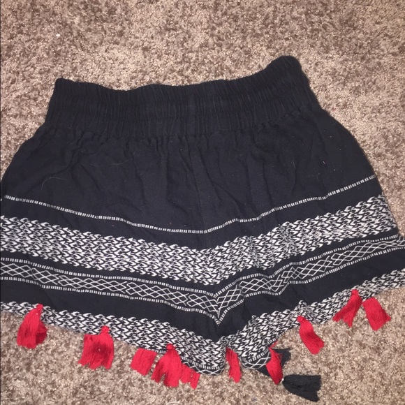 Revolve shorts - Picture 3 of 4