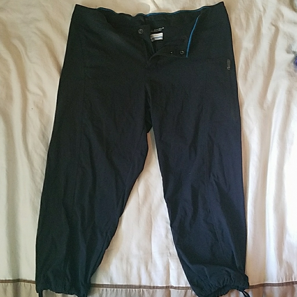 Columbia stretchy hiking capris, omni-shield