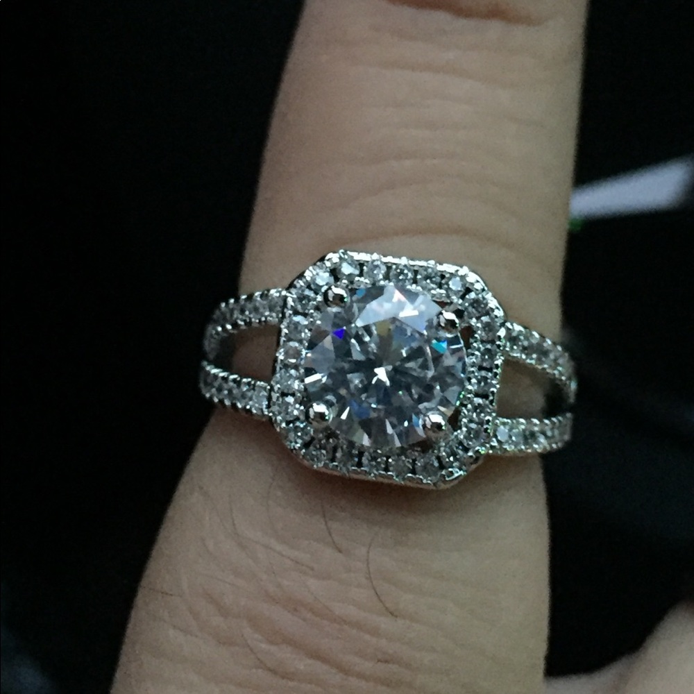 Cubic zirconia ring