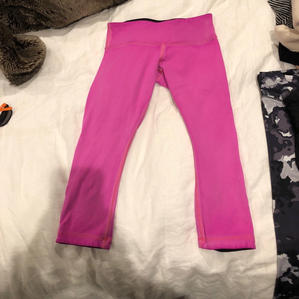 Lululemon black and pink reversible leggings