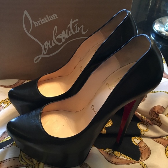 Classic Gently worn Christian Louboutin!🥇 - Picture 3 of 7