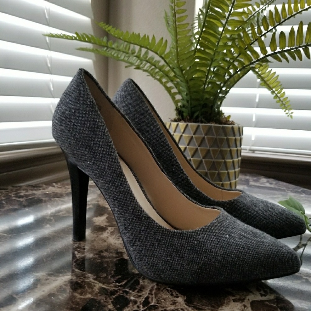 Nine West Size 6M Vivacious Gray Fabric Heels
