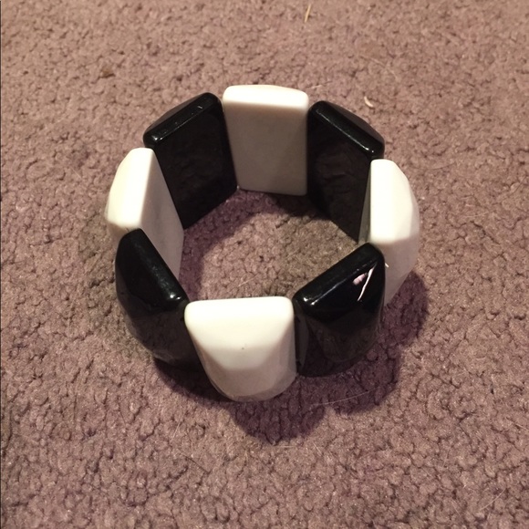 Square beaded bracelets - Picture 3 of 4