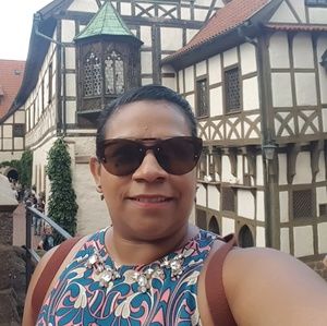 Meet your Posher, Ana